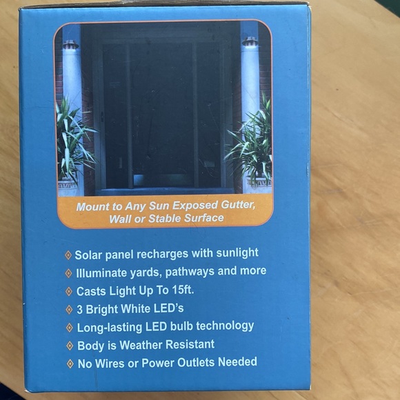 I-Zoom Outdoor Solar Safety Light Pack of 2 - Picture 3 of 7